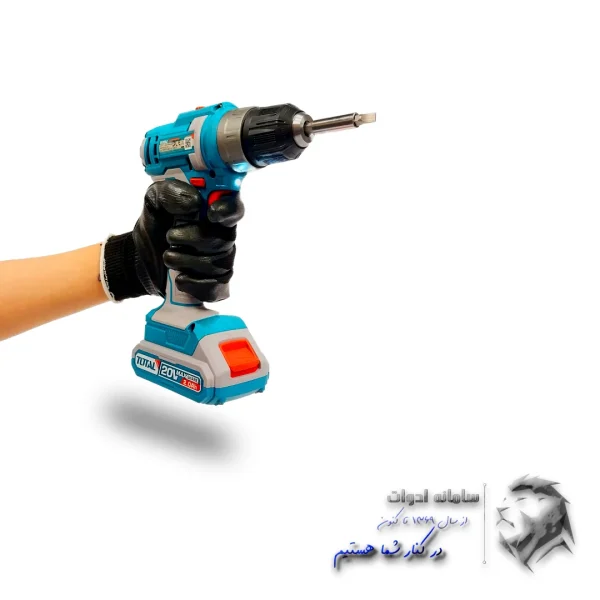چراغ LED دریل شارژی دو باتری توتال روشن است