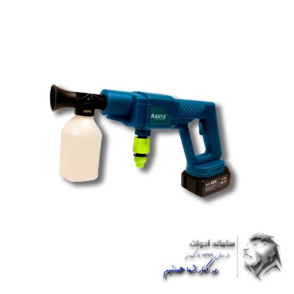 کارواش شارژی دو باطری راویکس همراه نازل کفپاش (از سمت راست)